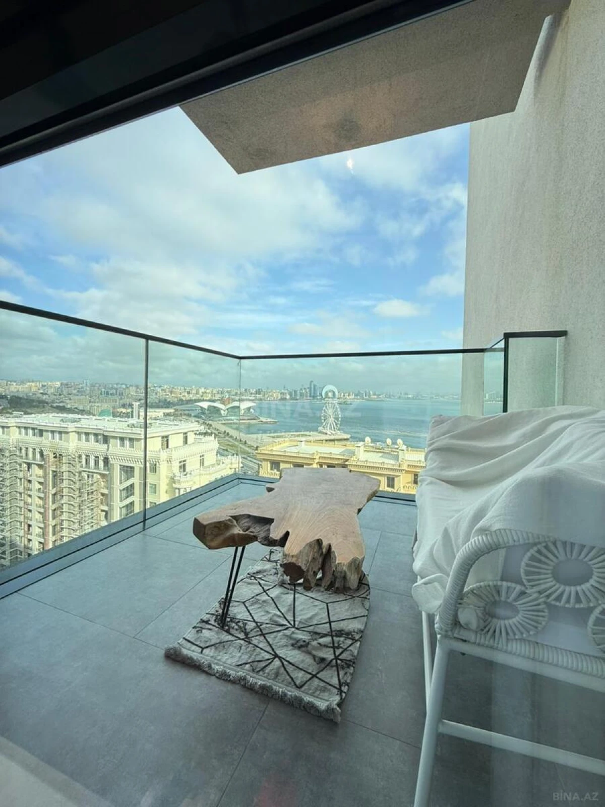 Satılır 5 otaqlı mənzil 231 m²