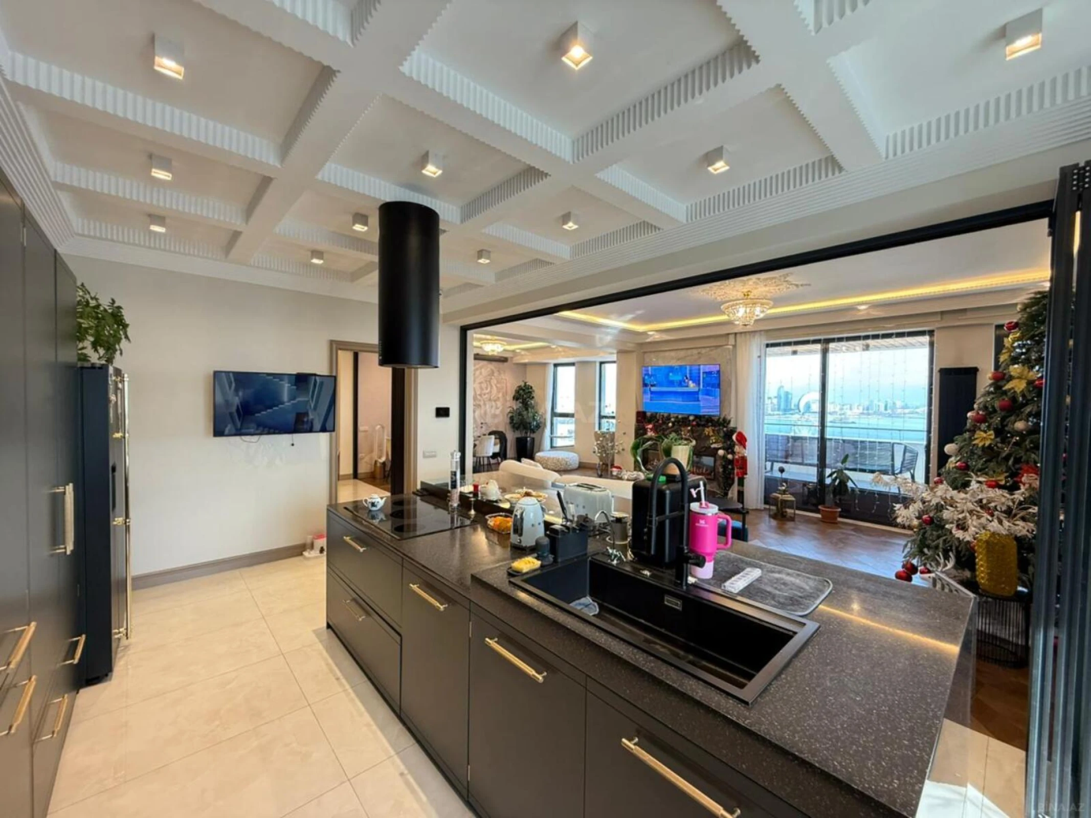 Satılır 5 otaqlı mənzil 231 m²