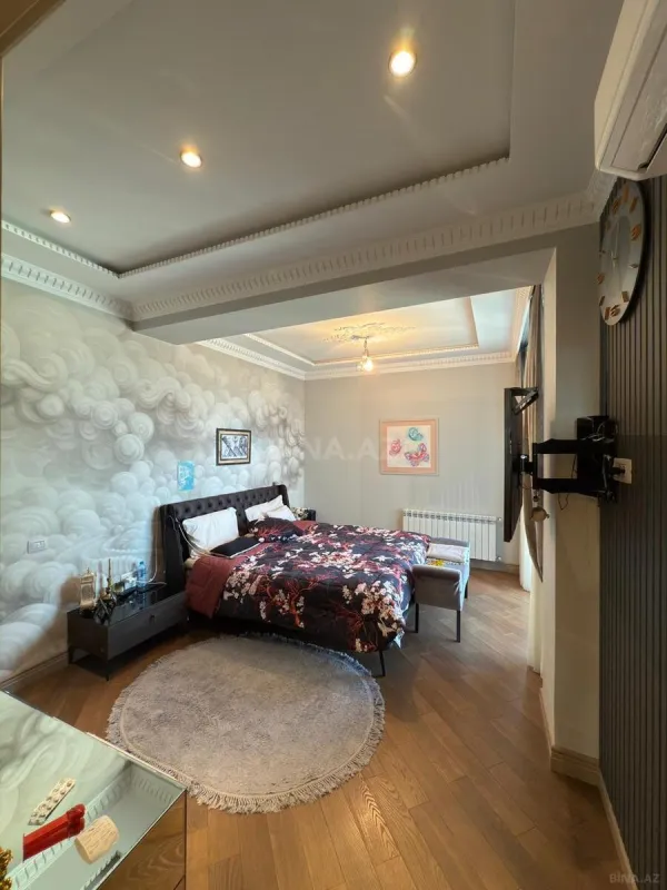 Satılır 5 otaqlı mənzil 231 m²