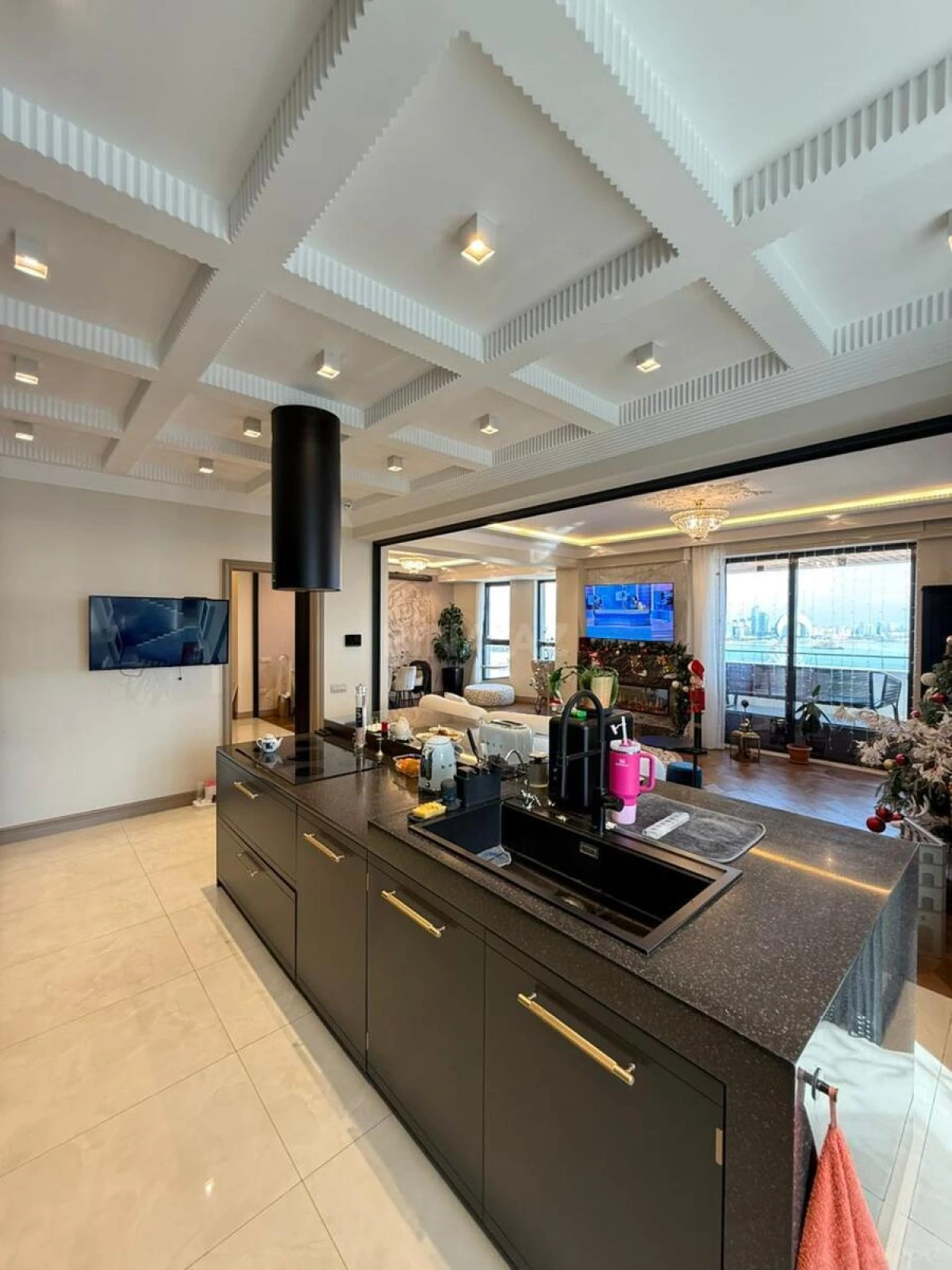 Satılır 5 otaqlı mənzil 231 m²