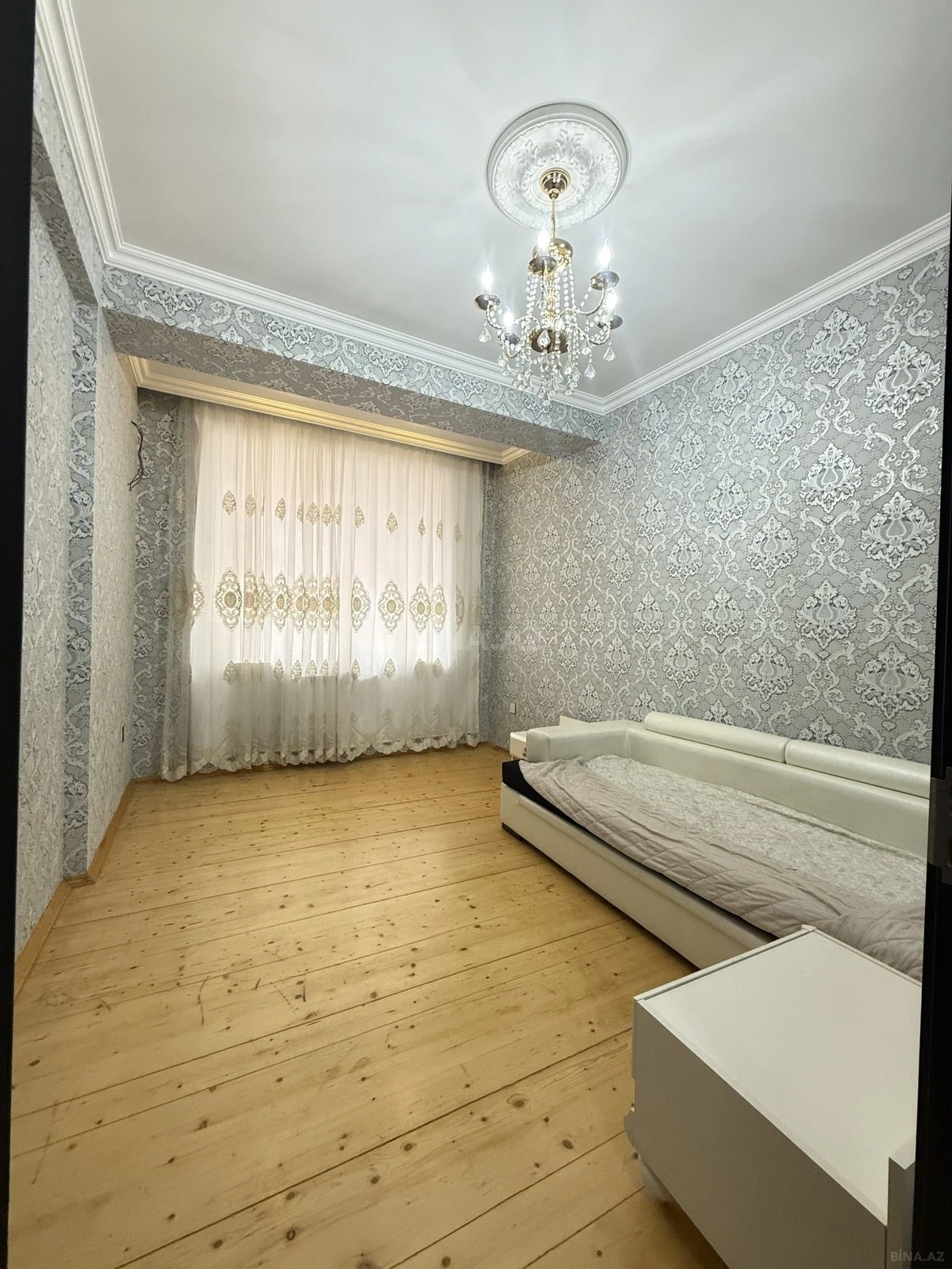 Satılır 3 otaqlı mənzil 125 m²