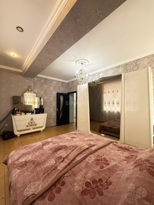 Satılır 3 otaqlı mənzil 125 m²