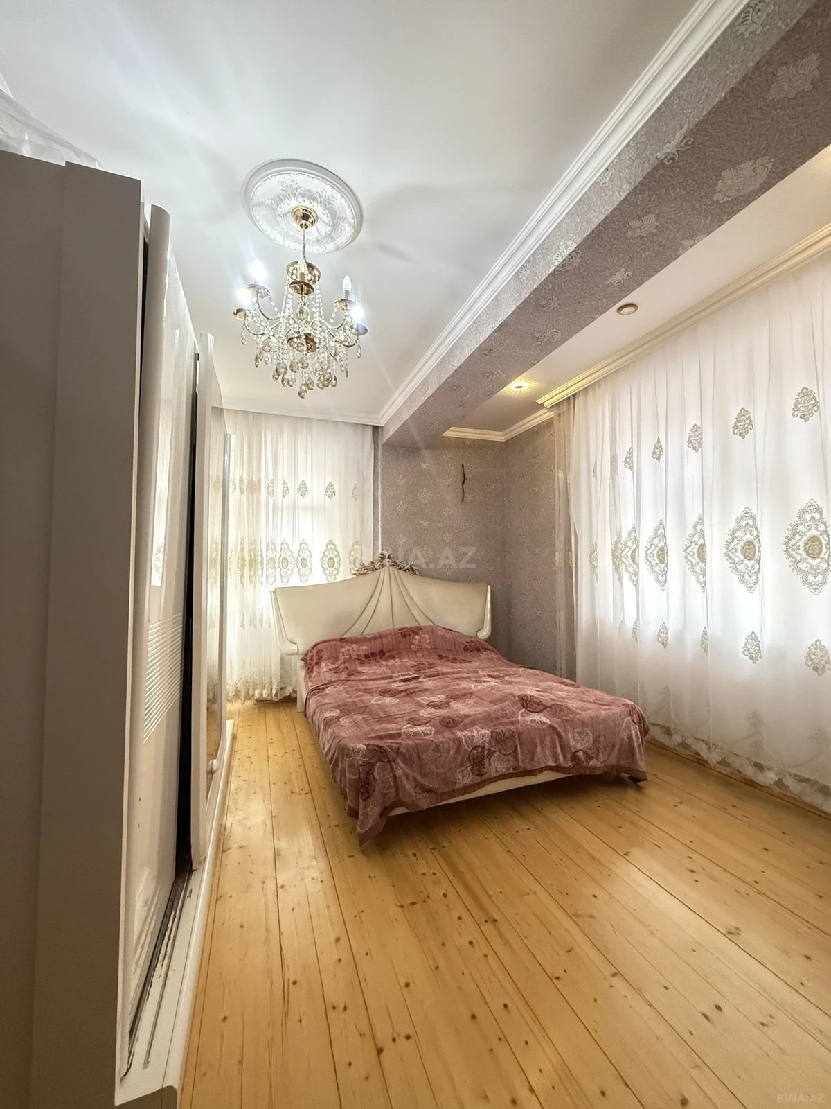 Satılır 3 otaqlı mənzil 125 m²