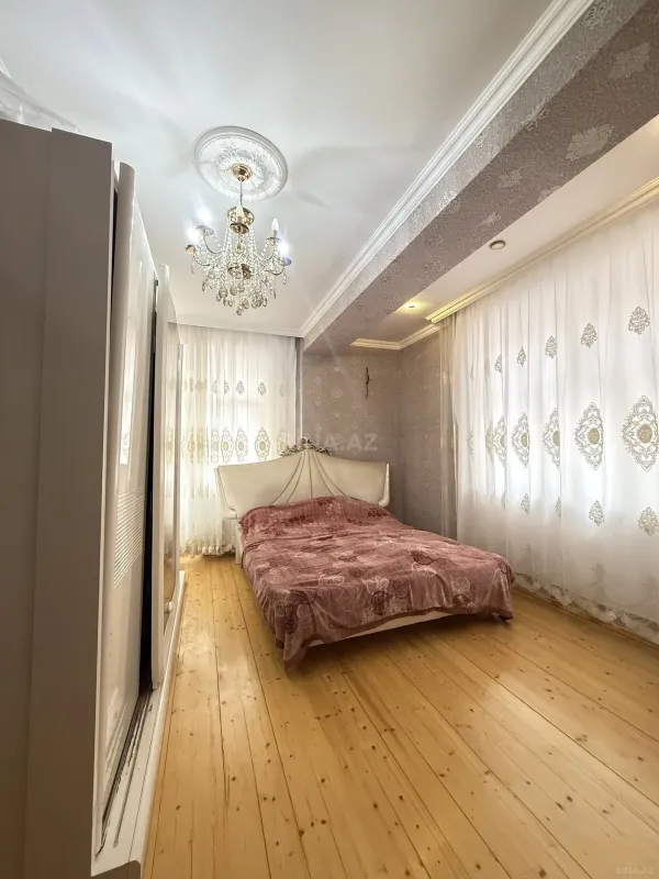 Satılır 3 otaqlı mənzil 125 m²