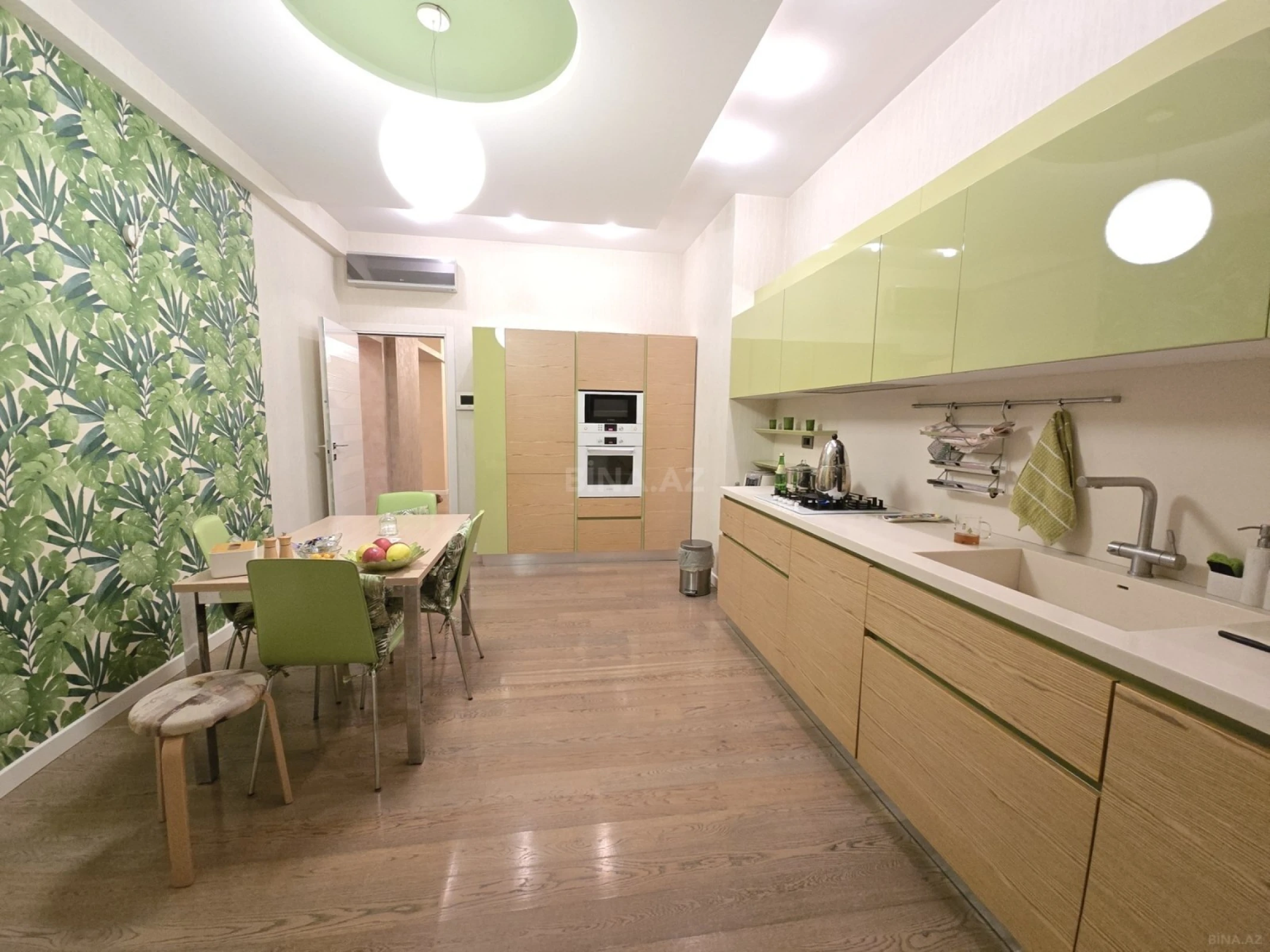 Satılır 4 otaqlı mənzil 170 m²