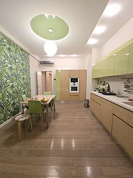 Satılır 4 otaqlı mənzil 170 m²