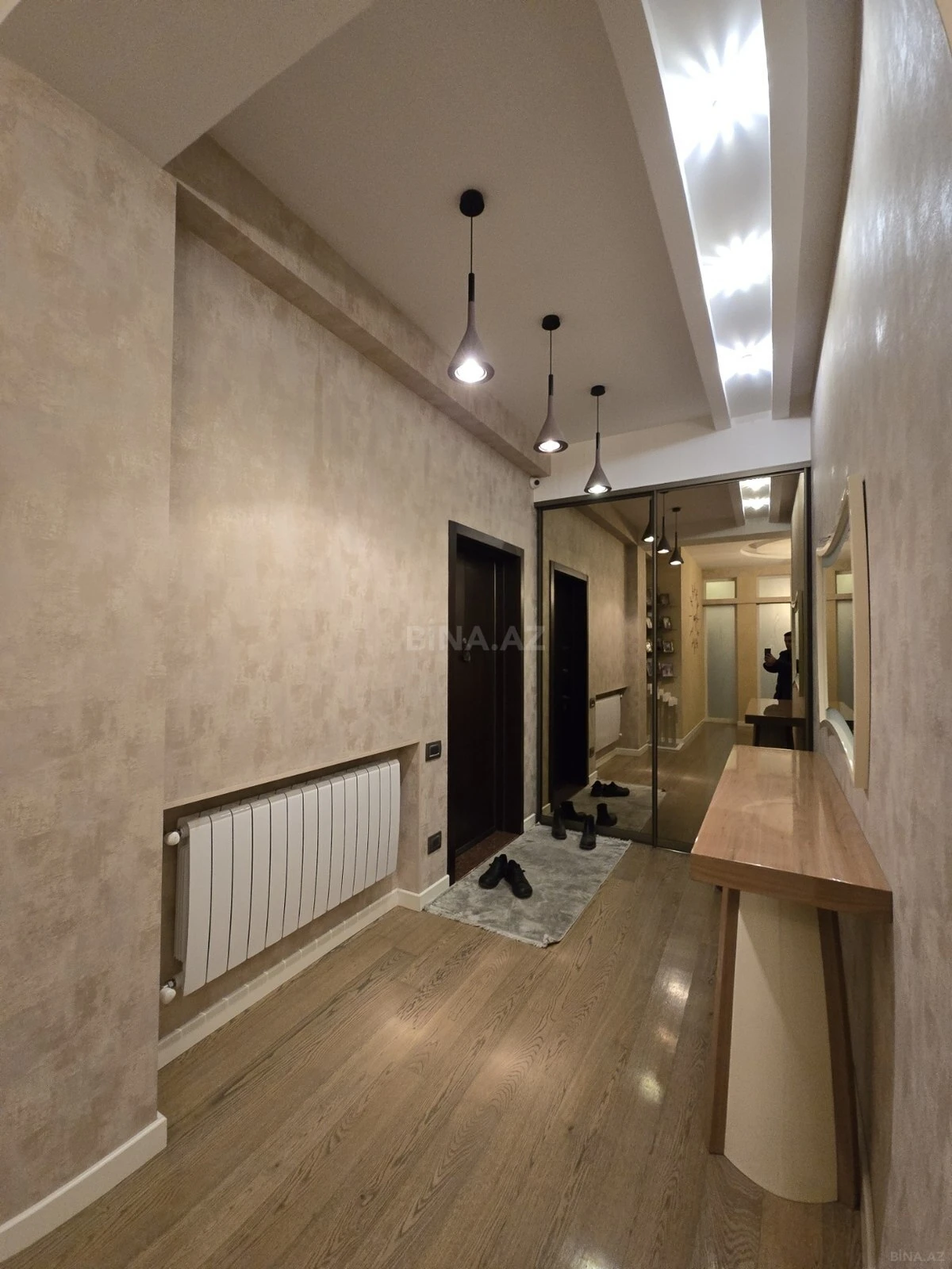 Satılır 4 otaqlı mənzil 170 m²