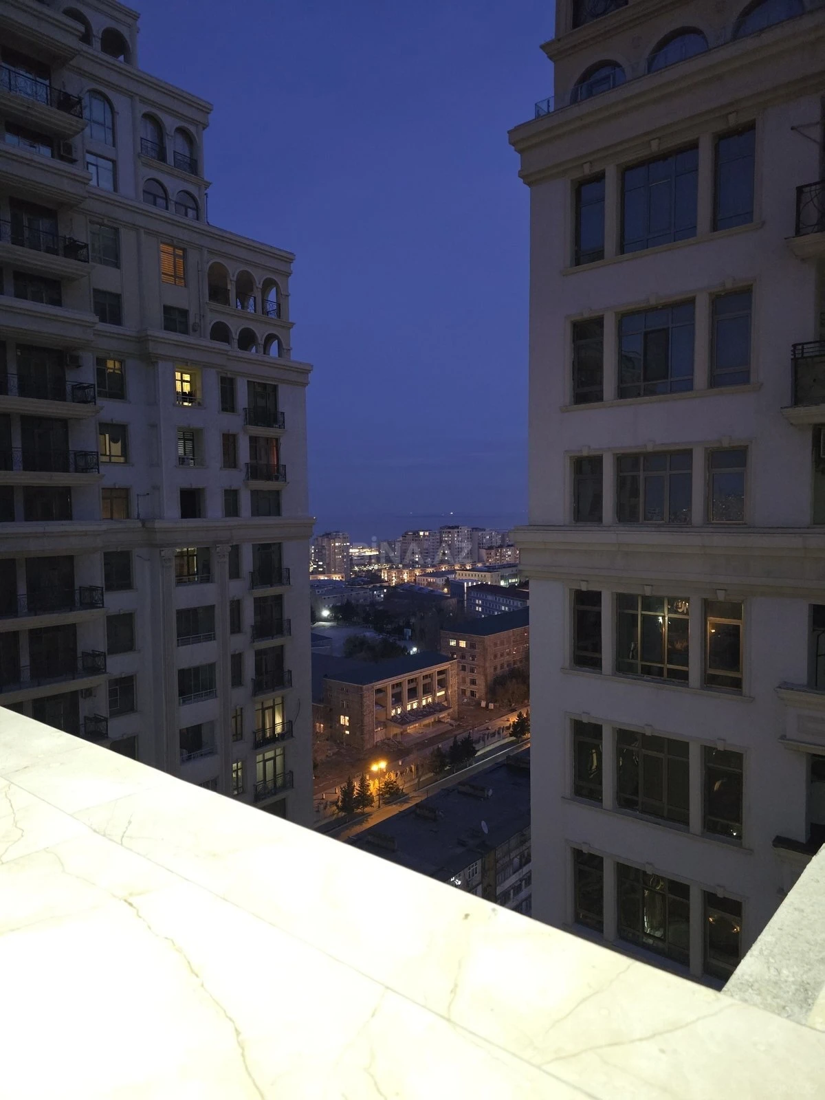 Satılır 4 otaqlı mənzil 170 m²