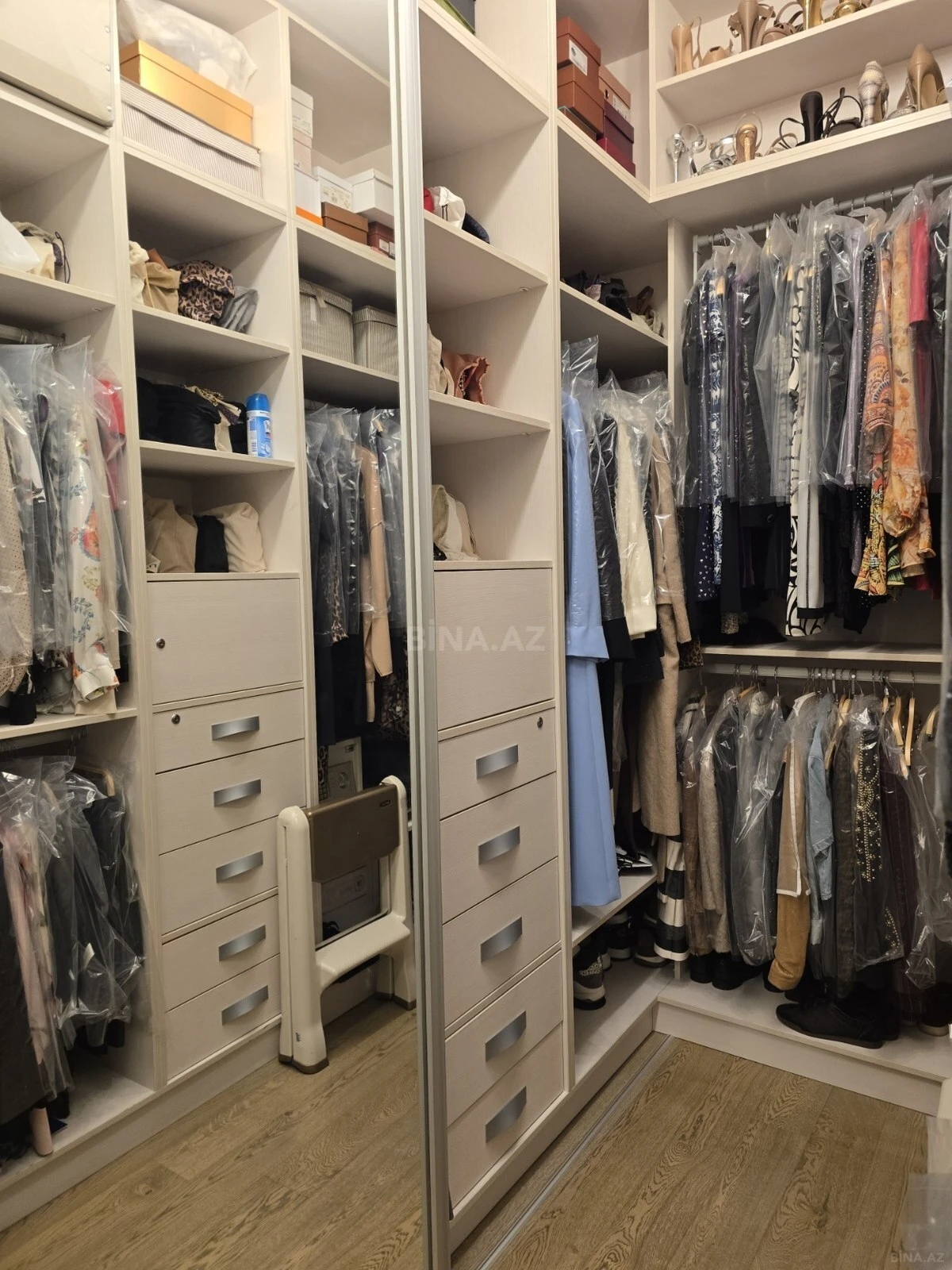 Satılır 4 otaqlı mənzil 170 m²