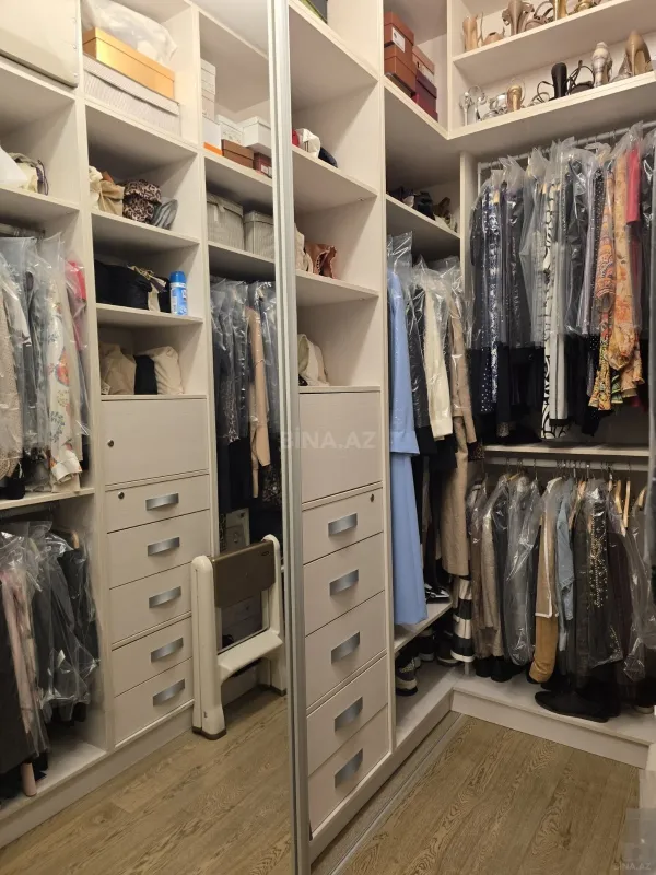 Satılır 4 otaqlı mənzil 170 m²