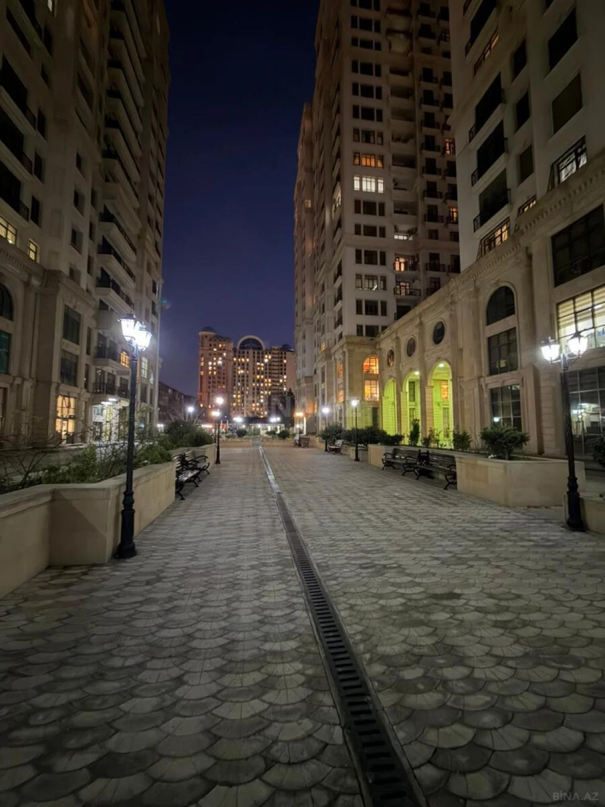 Satılır 4 otaqlı mənzil 170 m²