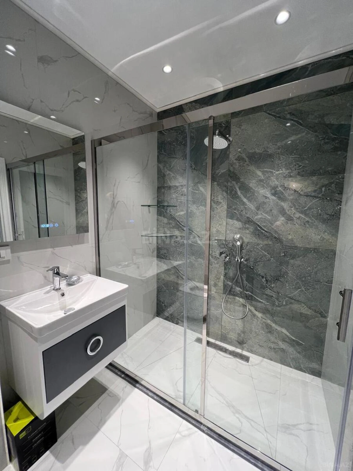 Kirayə verilir 2 otaqlı mənzil 80 m²