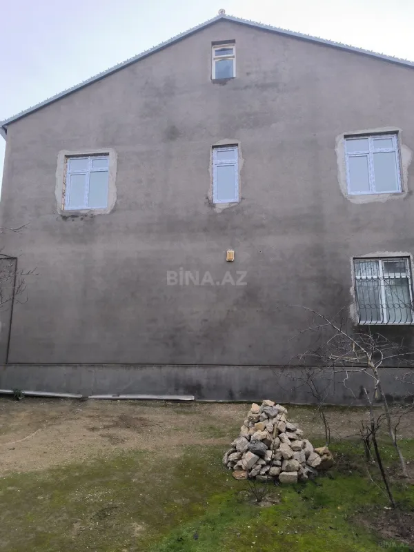 Satılır 8 otaqlı həyət evi 300 m²