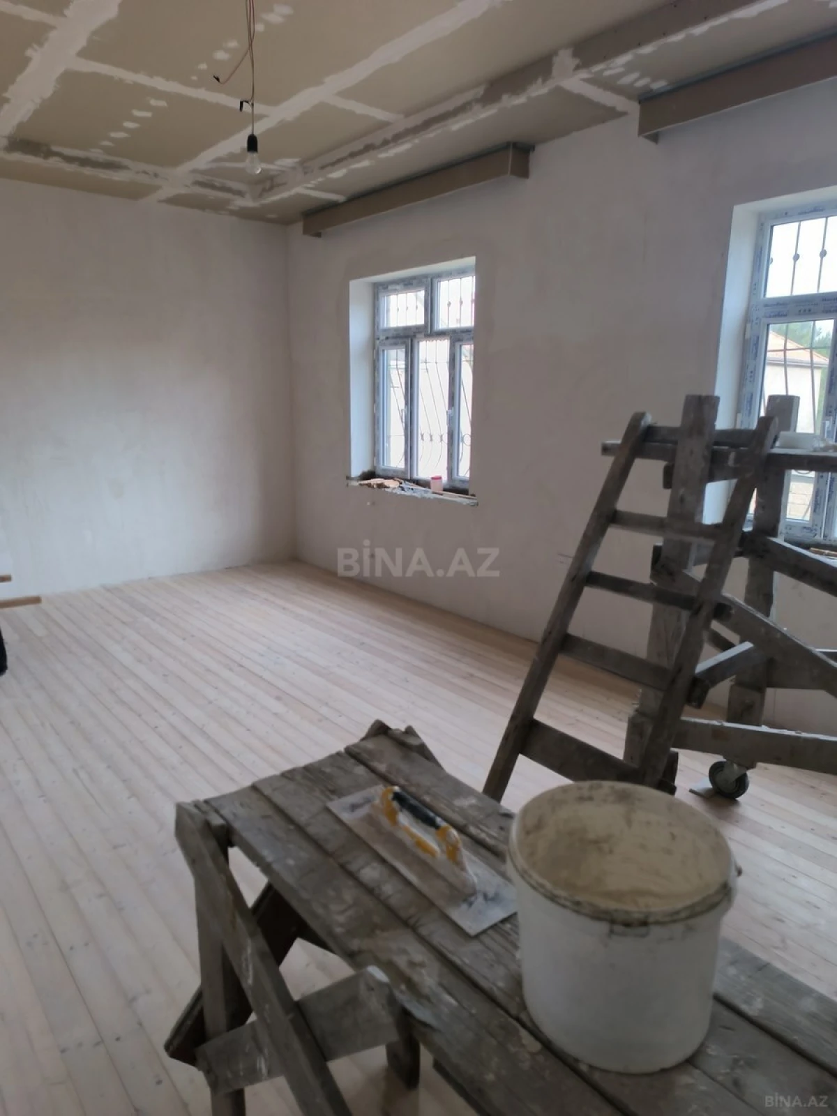 Satılır 8 otaqlı həyət evi 300 m²