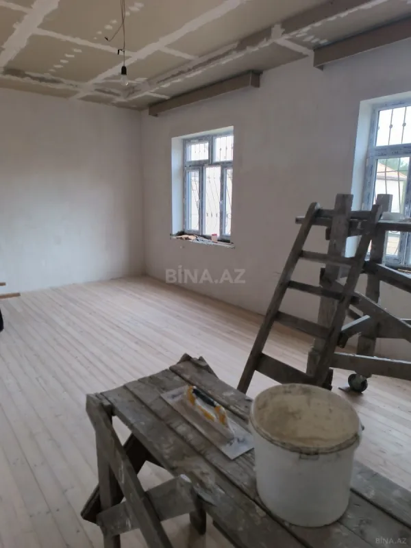 Satılır 8 otaqlı həyət evi 300 m²