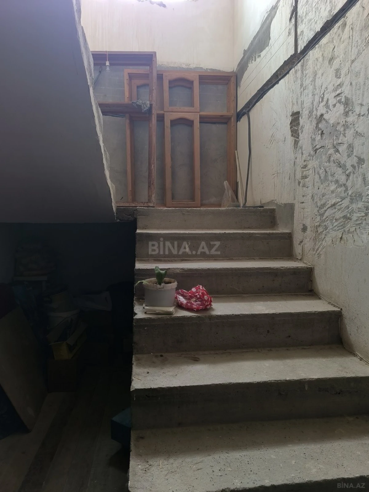 Satılır 8 otaqlı həyət evi 300 m²