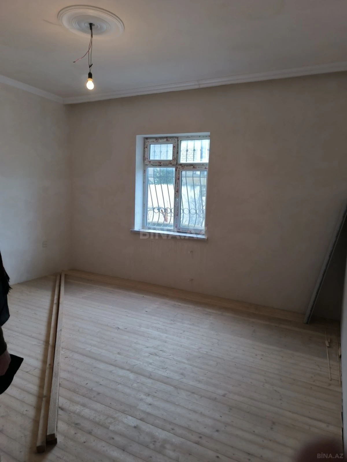 Satılır 8 otaqlı həyət evi 300 m²