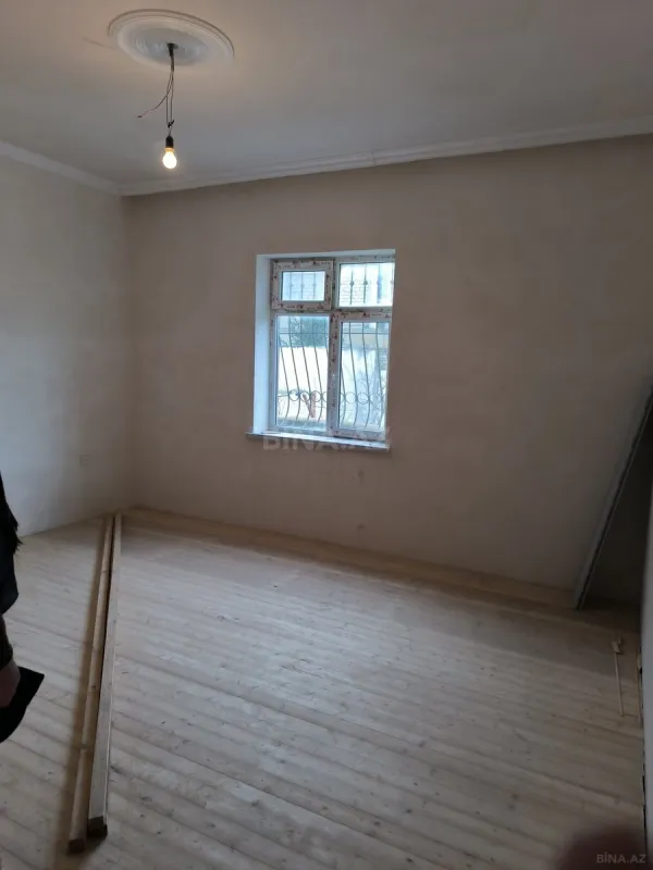 Satılır 8 otaqlı həyət evi 300 m²