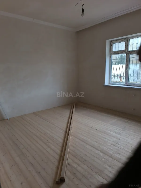 Satılır 8 otaqlı həyət evi 300 m²