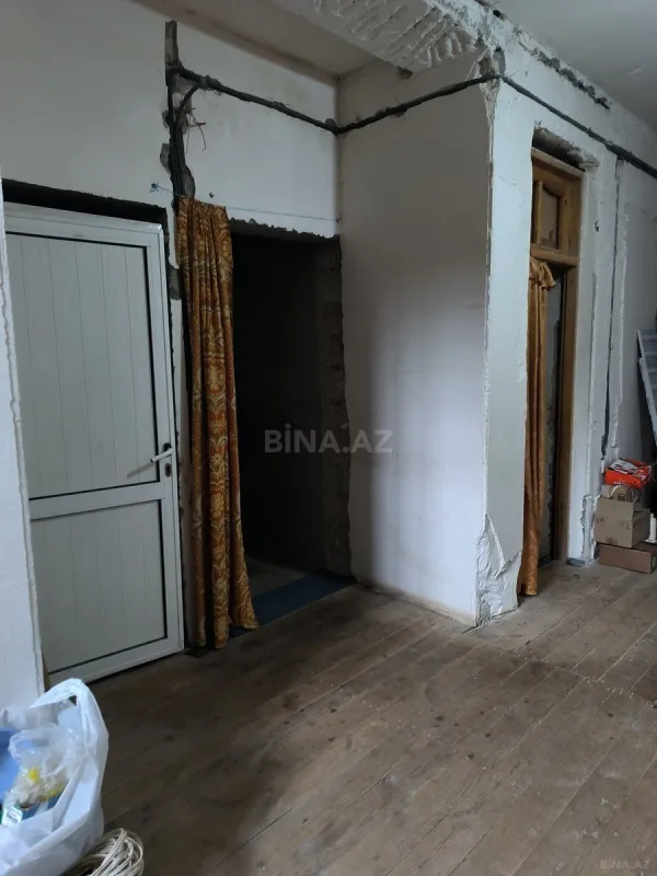 Satılır 8 otaqlı həyət evi 300 m²