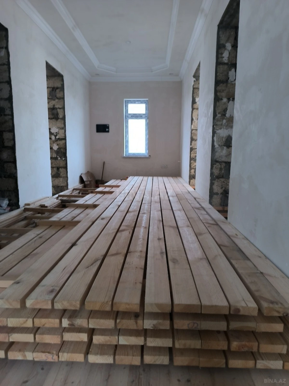 Satılır 8 otaqlı həyət evi 300 m²
