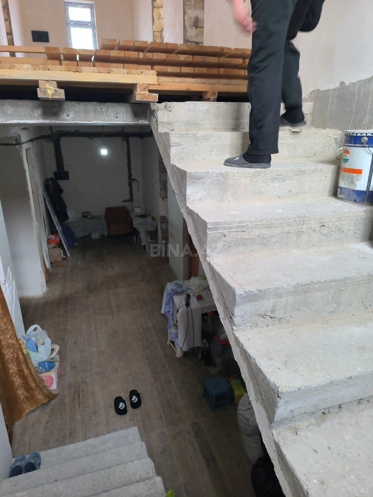 Satılır 8 otaqlı həyət evi 300 m²