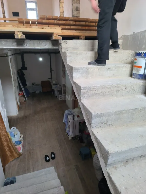 Satılır 8 otaqlı həyət evi 300 m²