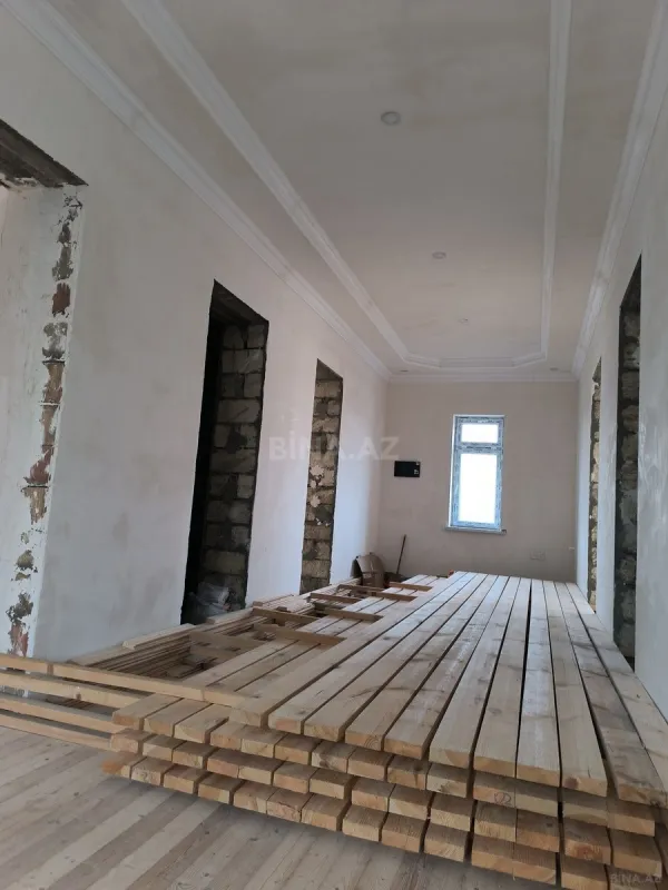 Satılır 8 otaqlı həyət evi 300 m²