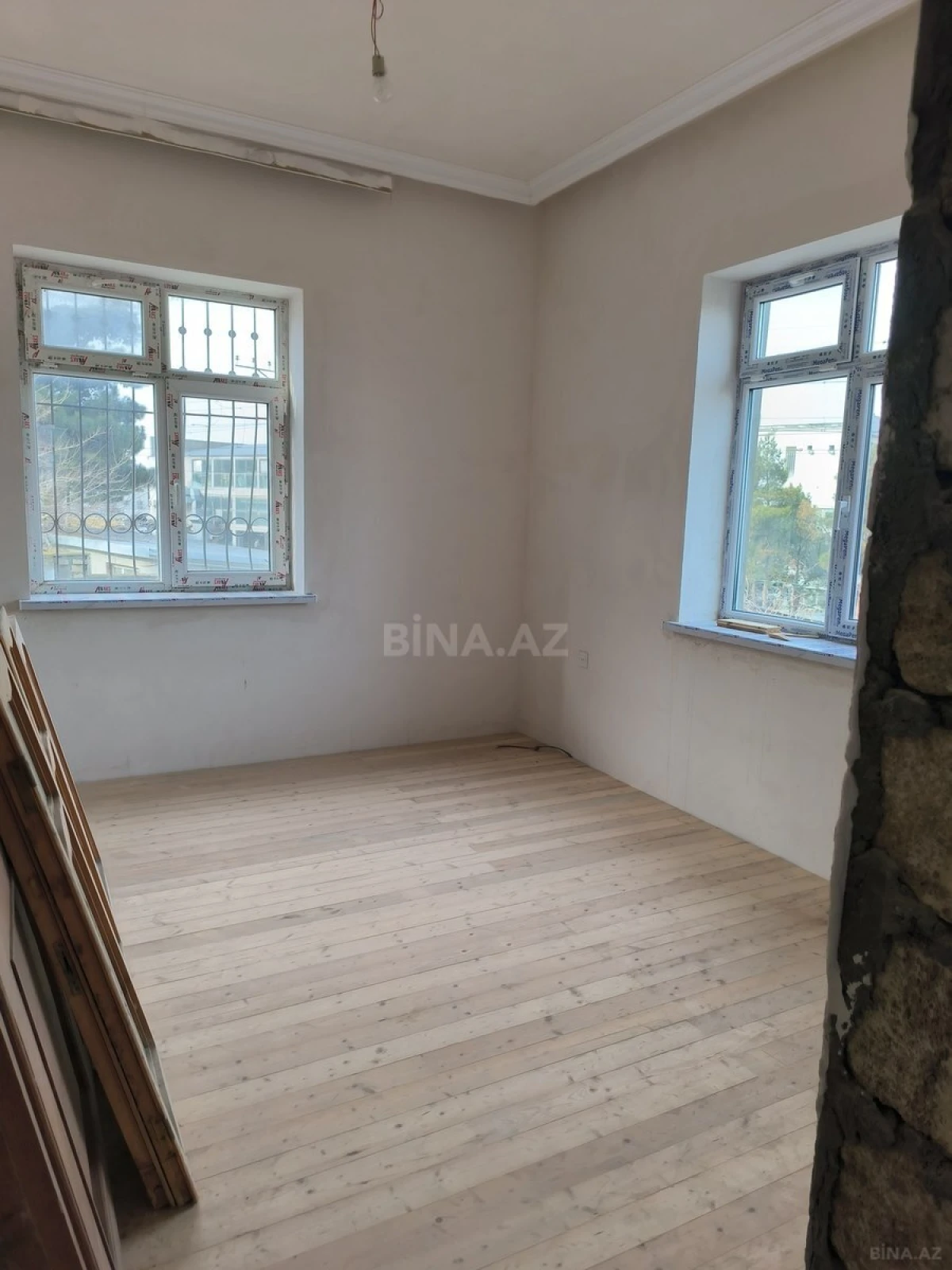 Satılır 8 otaqlı həyət evi 300 m²