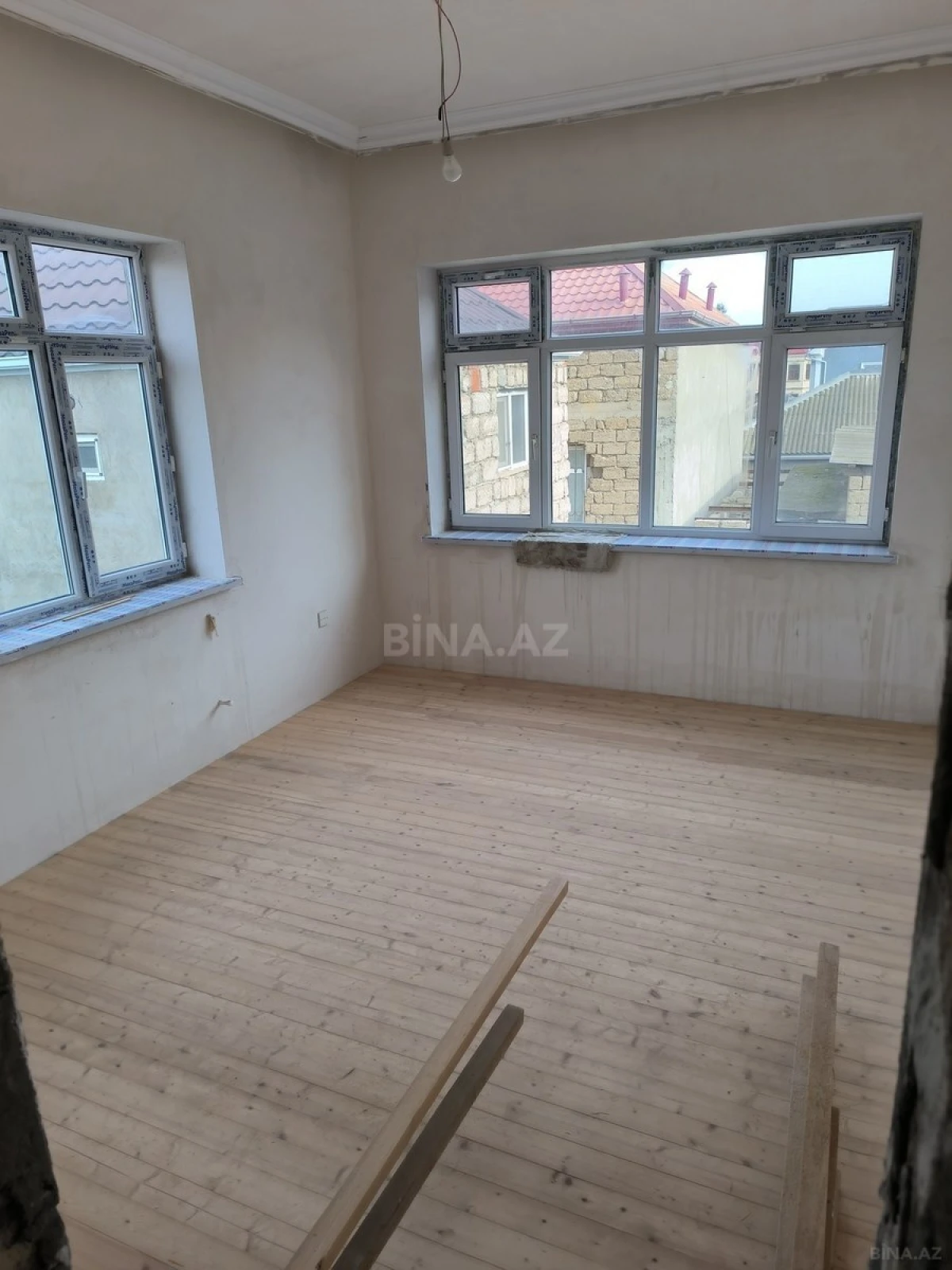 Satılır 8 otaqlı həyət evi 300 m²