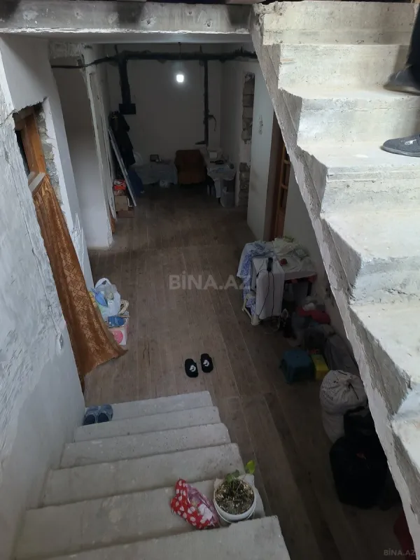 Satılır 8 otaqlı həyət evi 300 m²