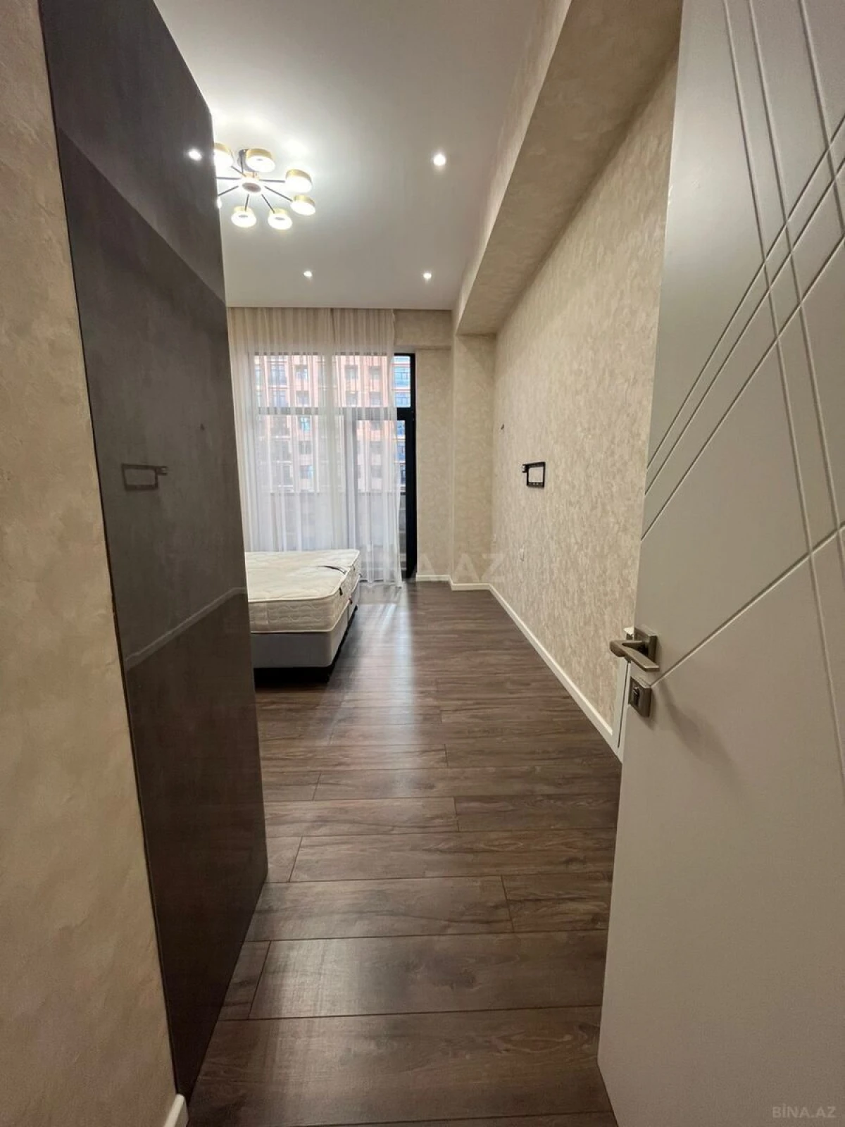 Kirayə verilir 2 otaqlı mənzil 92 m²