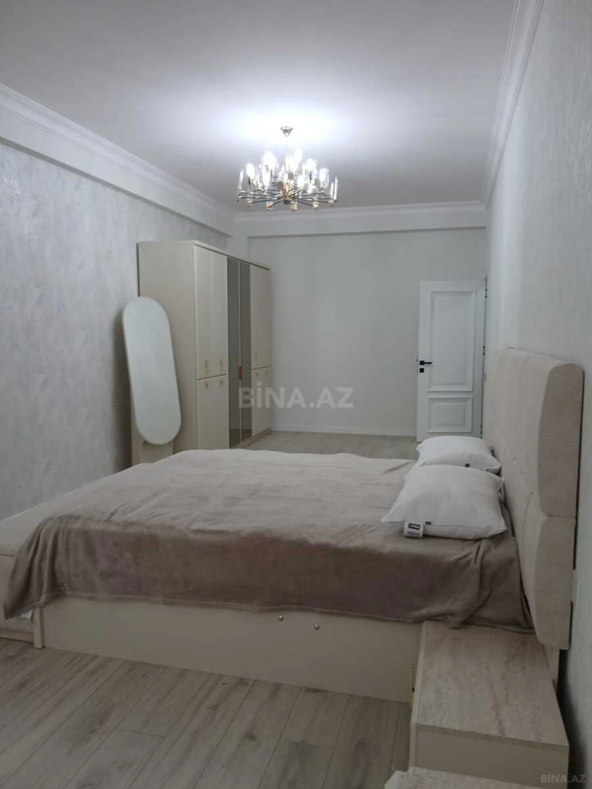 Kirayə verilir 3 otaqlı mənzil 140 m²