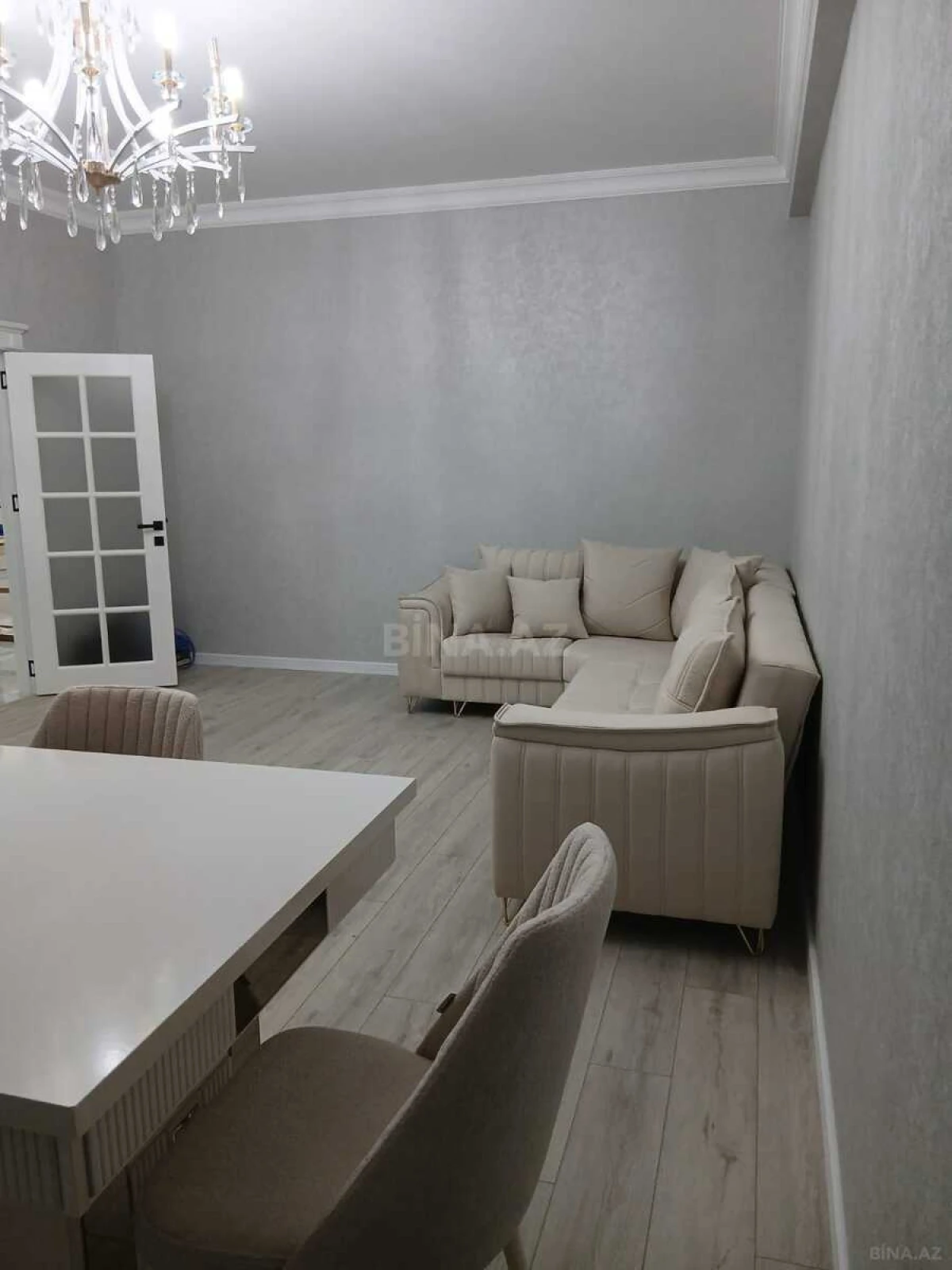 Kirayə verilir 3 otaqlı mənzil 140 m²