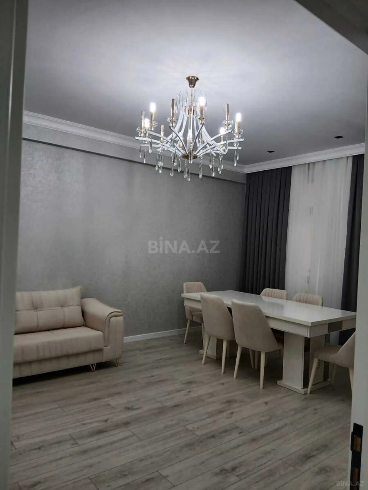 Kirayə verilir 3 otaqlı mənzil 140 m²