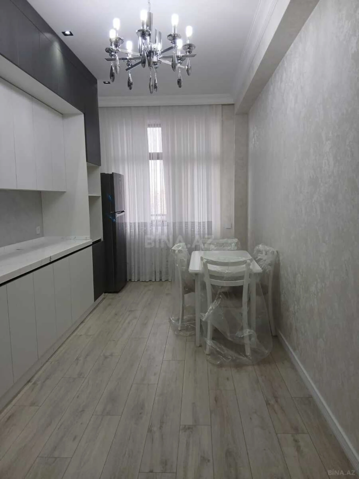 Kirayə verilir 3 otaqlı mənzil 140 m²
