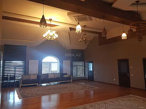 Satılır 12 otaqlı həyət evi 500 m²