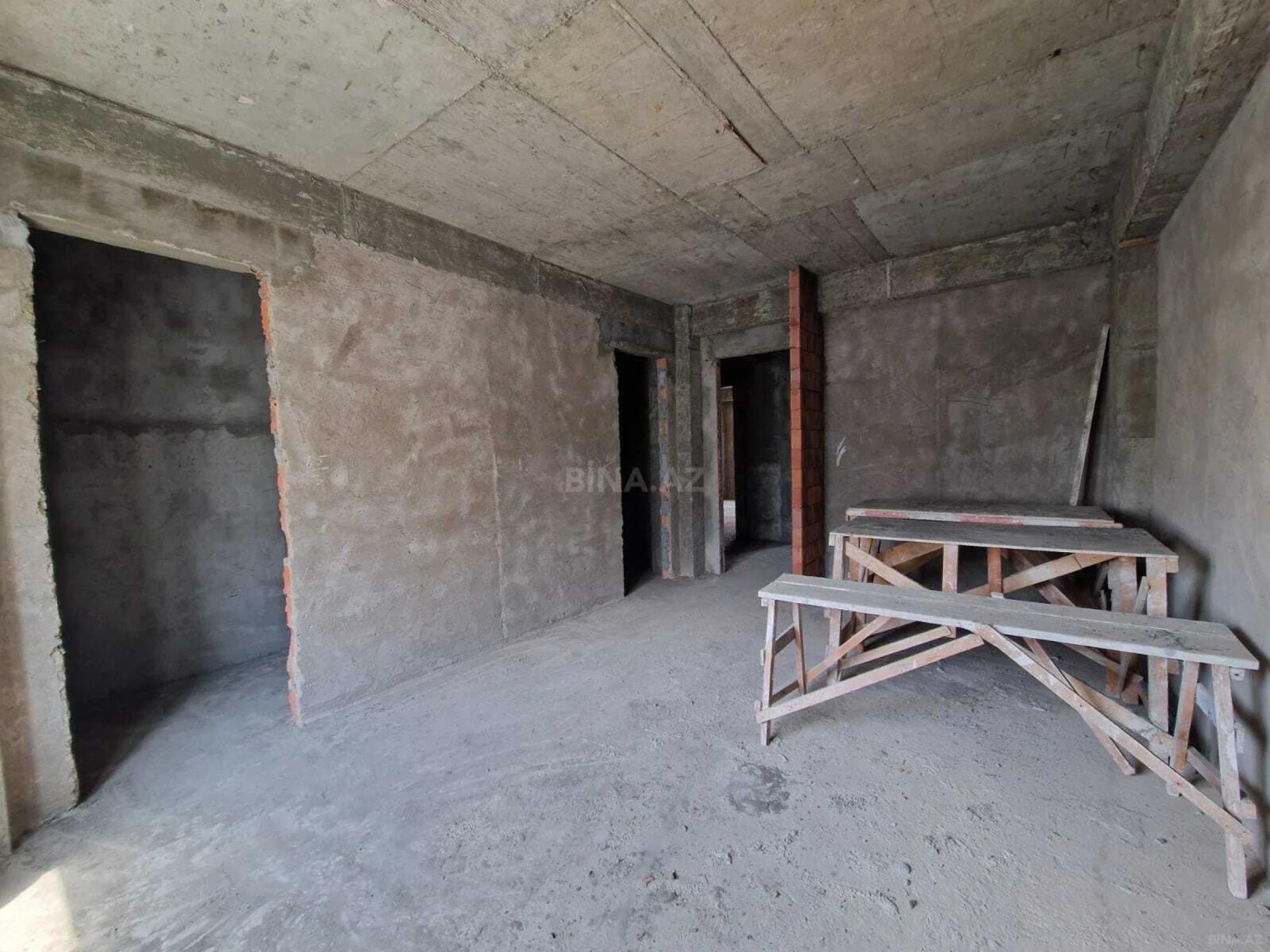Satılır 4 otaqlı mənzil 215 m²