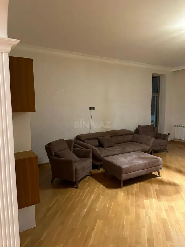 Kirayə verilir 3 otaqlı mənzil 180 m²