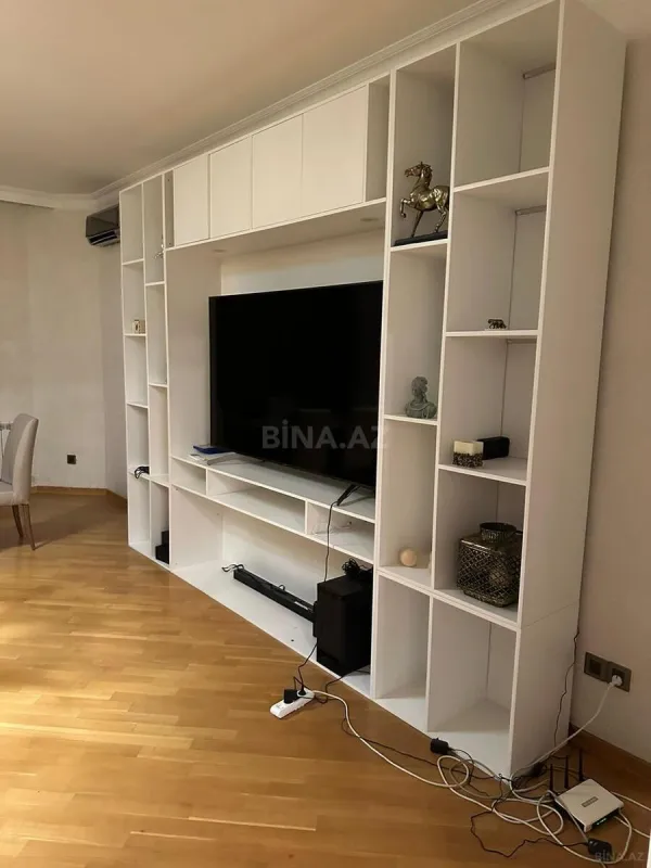 Kirayə verilir 3 otaqlı mənzil 180 m²