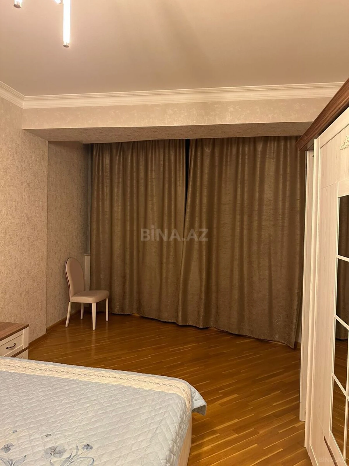 Kirayə verilir 3 otaqlı mənzil 180 m²