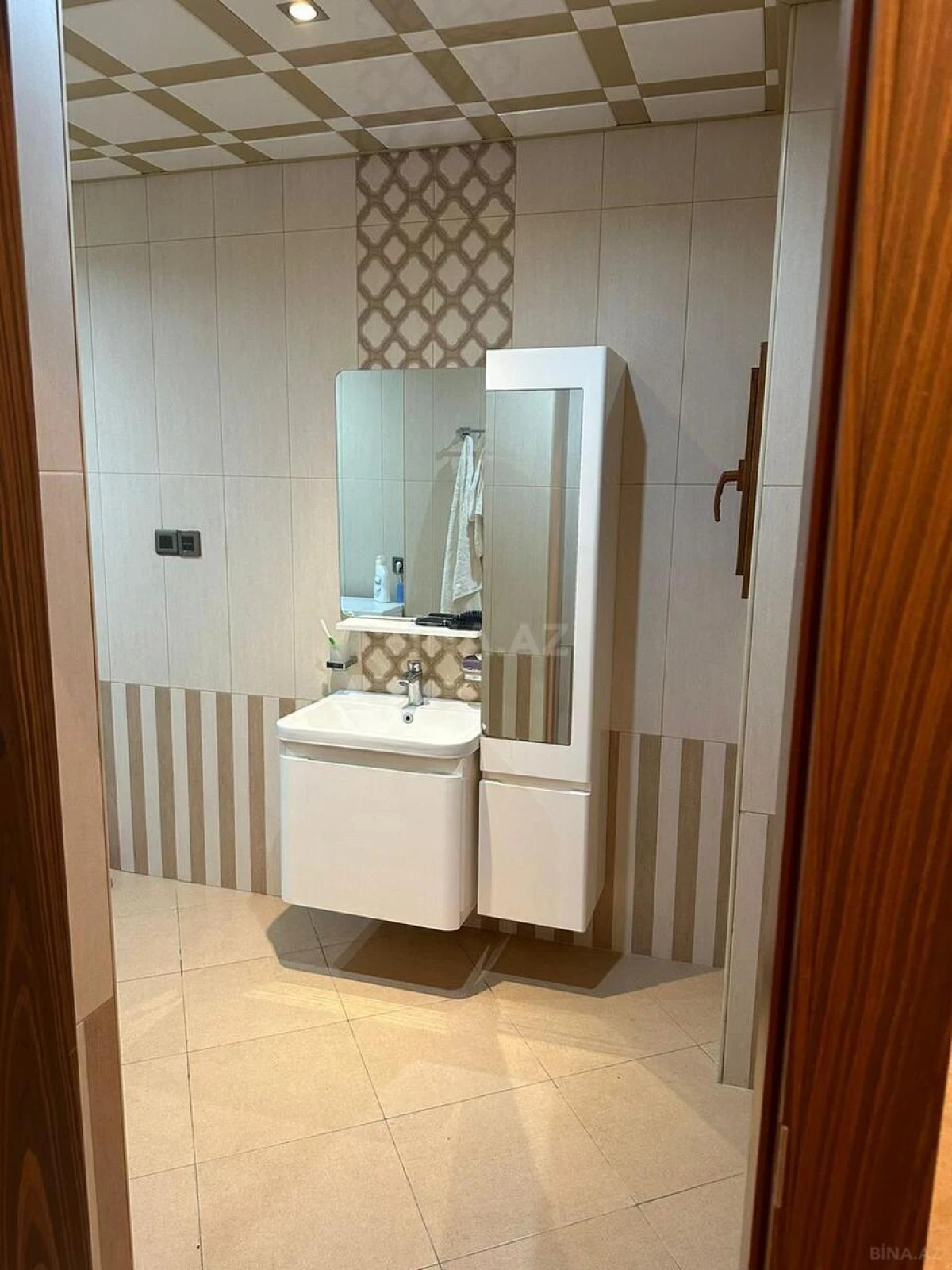 Kirayə verilir 3 otaqlı mənzil 180 m²