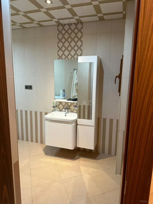 Kirayə verilir 3 otaqlı mənzil 180 m²