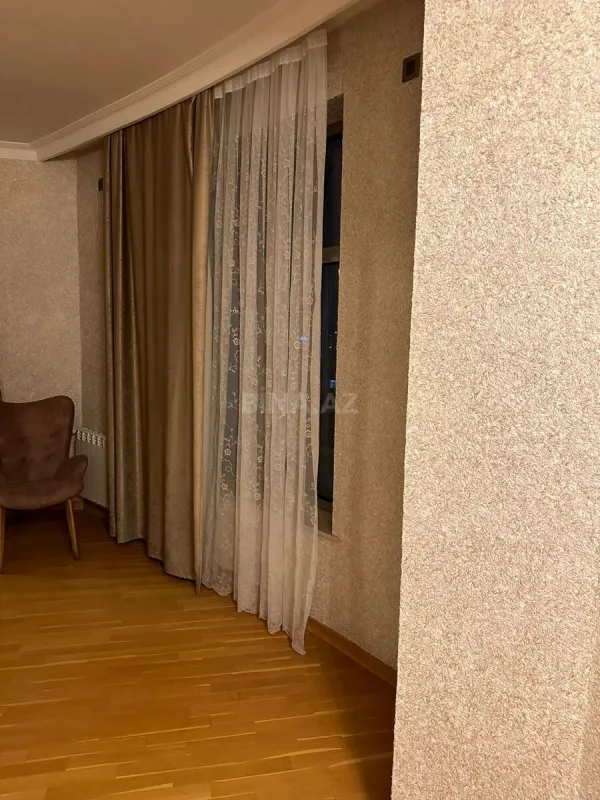 Kirayə verilir 3 otaqlı mənzil 180 m²