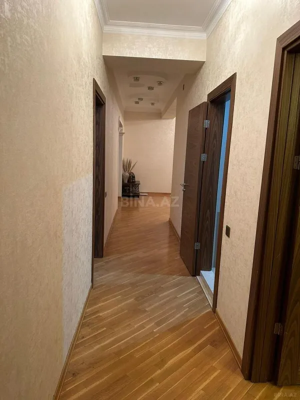 Kirayə verilir 3 otaqlı mənzil 180 m²