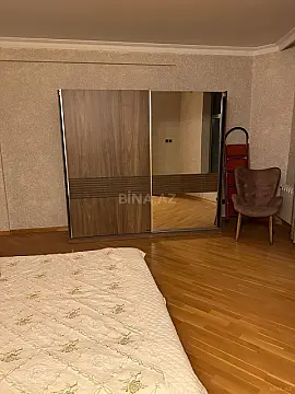 Kirayə verilir 3 otaqlı mənzil 180 m²