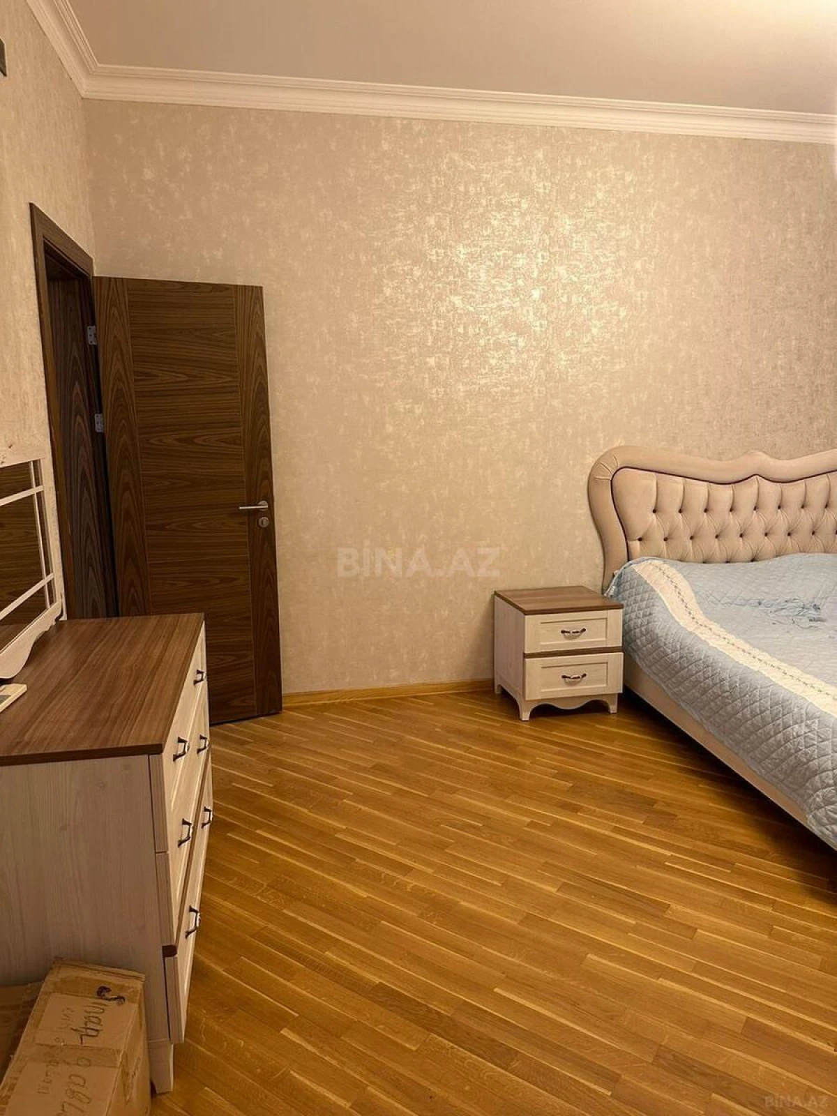 Kirayə verilir 3 otaqlı mənzil 180 m²