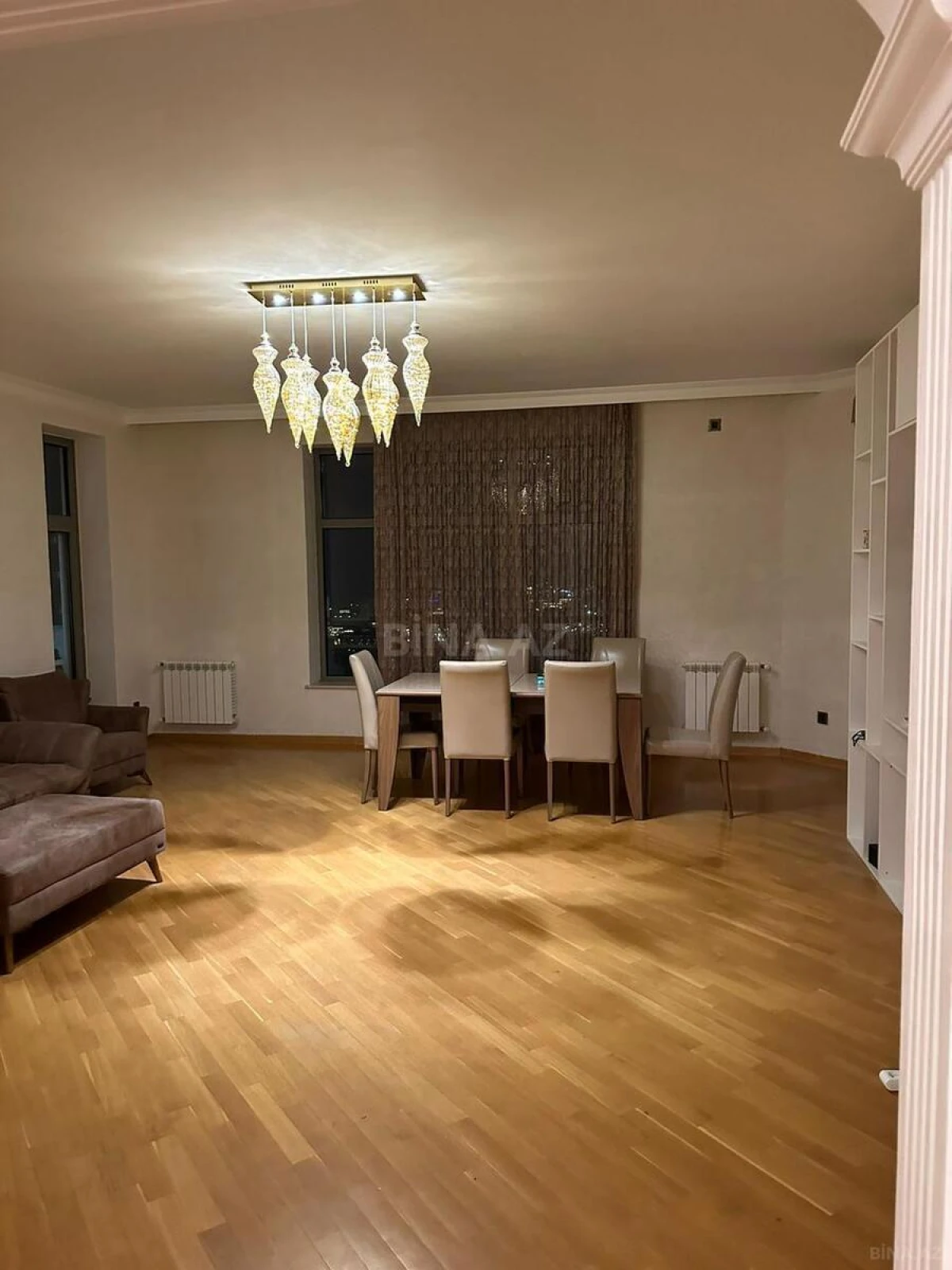 Kirayə verilir 3 otaqlı mənzil 180 m²