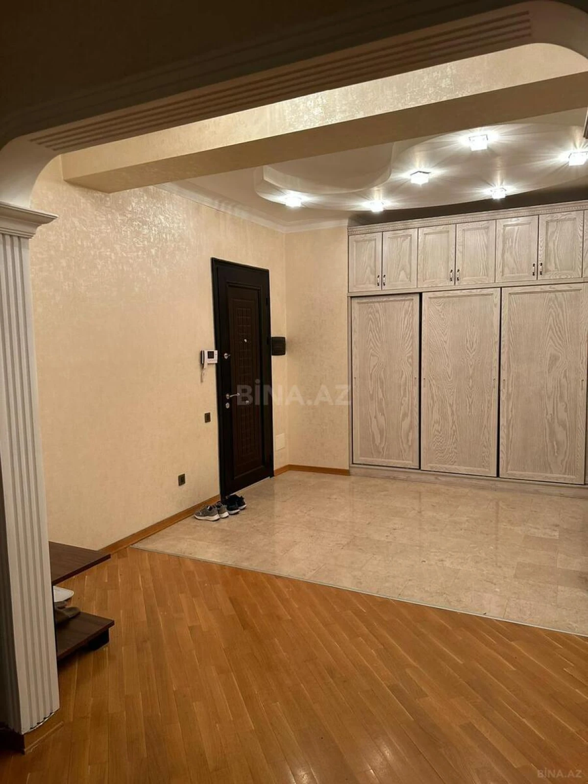 Kirayə verilir 3 otaqlı mənzil 180 m²