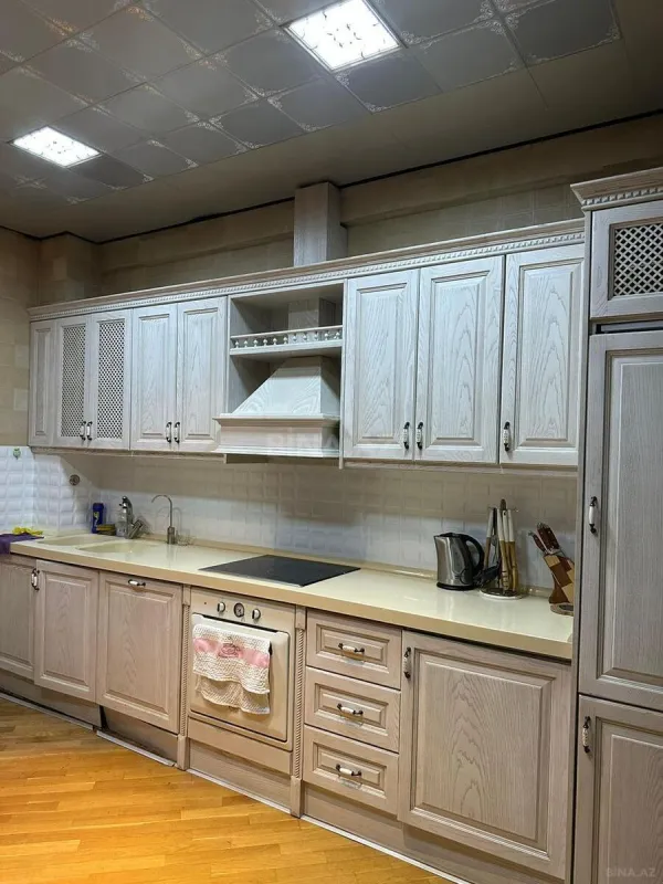 Kirayə verilir 3 otaqlı mənzil 180 m²